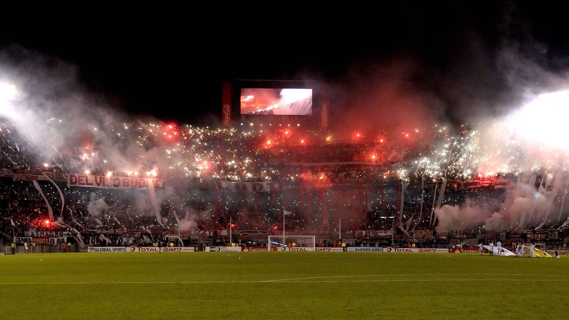 Imagen de la tribuna de River Plate de fiesta y carnaval